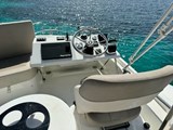 Beneteau Swift Trawler 30 - Flybridge helm
